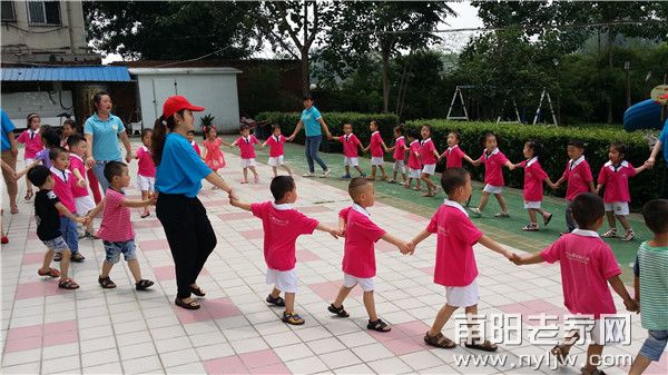 带领做课间操