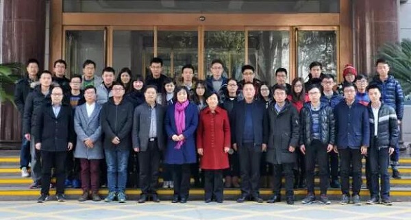 杨韫与北大、清华、北航研究生社会实践团成员座谈交流